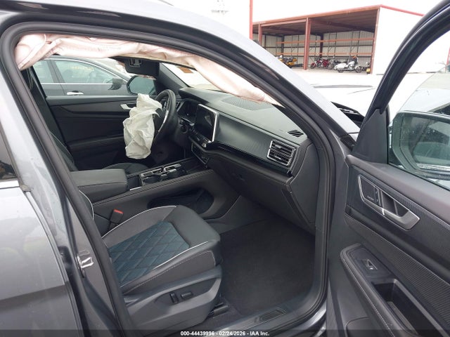 2024 Volkswagen Atlas Cross Sport 2.0t Sel Premium R-line მანქანა იყიდება აუქციონზე, vin: 1V2FE2CA0RC239604, აუქციონის ნომერი: 44439996