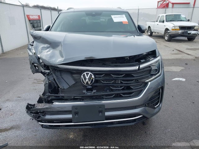 2024 Volkswagen Atlas Cross Sport 2.0t Sel Premium R-line მანქანა იყიდება აუქციონზე, vin: 1V2FE2CA0RC239604, აუქციონის ნომერი: 44439996