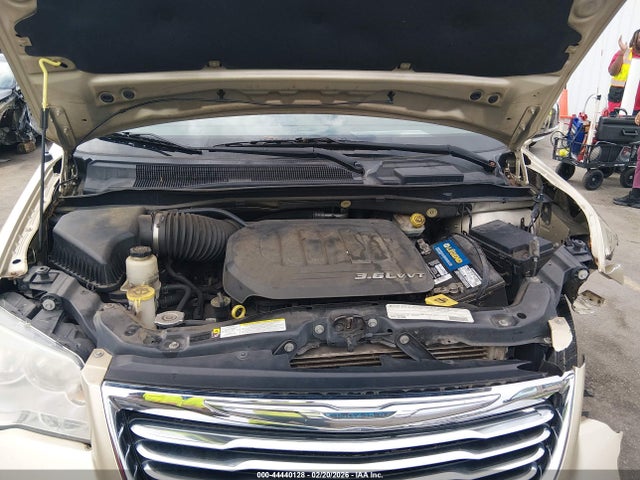 44440128 :رقم المزاد ، 2A4RR8DG2BR761182 vin ، 2011 Chrysler Town & Country Touring-l مزاد بيع