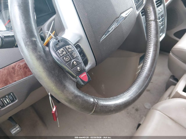 44440128 :رقم المزاد ، 2A4RR8DG2BR761182 vin ، 2011 Chrysler Town & Country Touring-l مزاد بيع