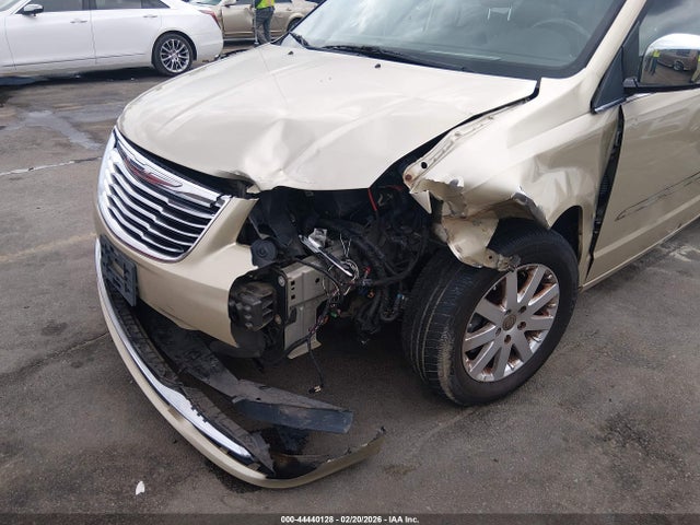 44440128 :رقم المزاد ، 2A4RR8DG2BR761182 vin ، 2011 Chrysler Town & Country Touring-l مزاد بيع