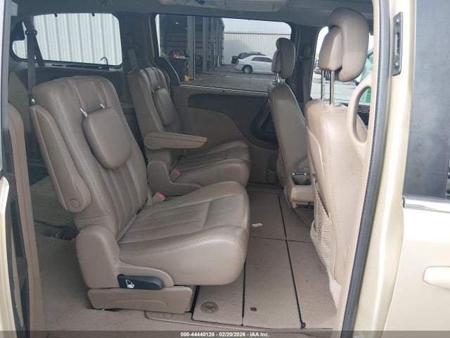 44440128 :رقم المزاد ، 2A4RR8DG2BR761182 vin ، 2011 Chrysler Town & Country Touring-l مزاد بيع