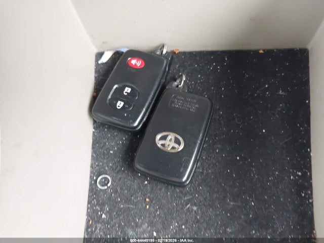 JTDZN3EUXE3323774 Toyota Prius V Five
