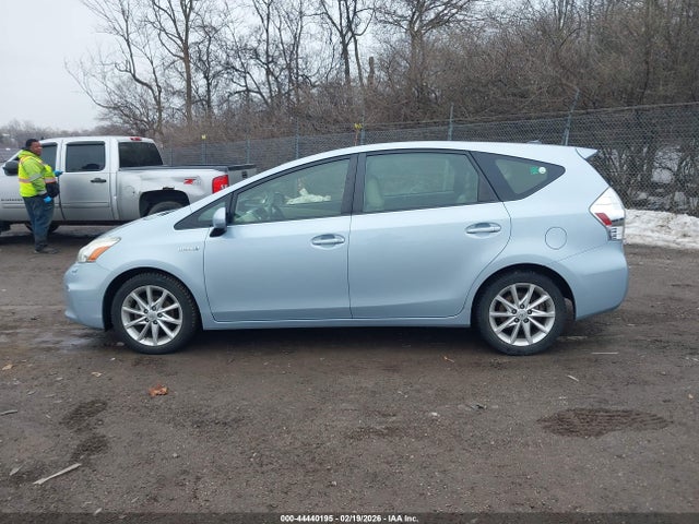 JTDZN3EUXE3323774 Toyota Prius V Five