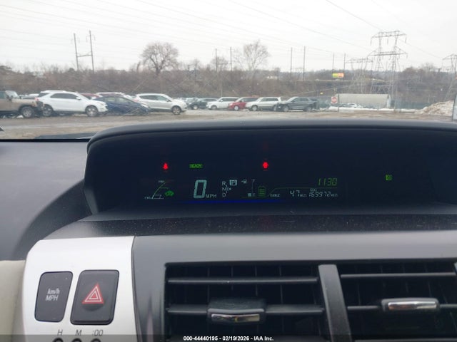 JTDZN3EUXE3323774 Toyota Prius V Five
