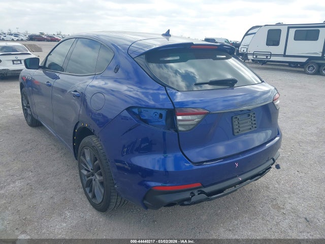 2021 MASERATI LEVANTE ZN661YUSXMX363676 Photo 2