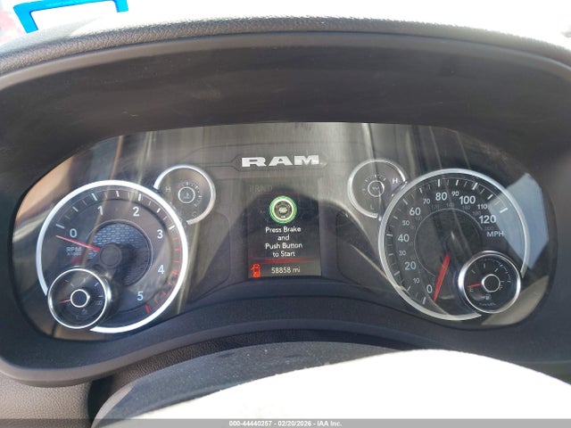 3C6UR5DL6RG303020 RAM 2500 Big Horn 4x4 6&#039;4 Box
