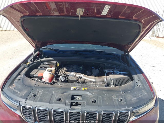 1C4RJJAG5P8867055 Jeep Grand Cherokee L Laredo 4x2