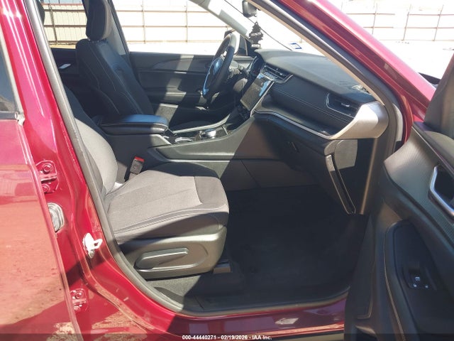1C4RJJAG5P8867055 Jeep Grand Cherokee L Laredo 4x2