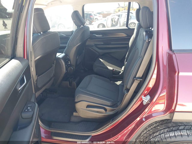 1C4RJJAG5P8867055 Jeep Grand Cherokee L Laredo 4x2