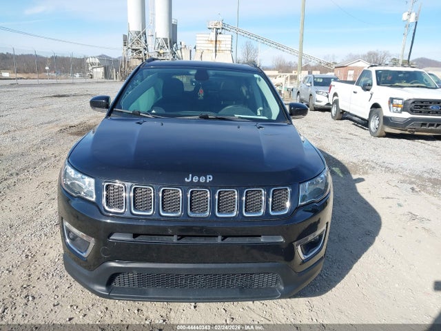3C4NJCCB2JT122042 Jeep Compass Limited Fwd