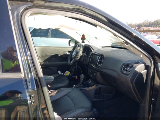 3C4NJCCB2JT122042 Jeep Compass Limited Fwd