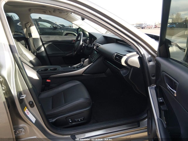 44440454 :رقم المزاد ، JTHCM1D2XG5010856 vin ، 2016 Lexus Is 300 مزاد بيع