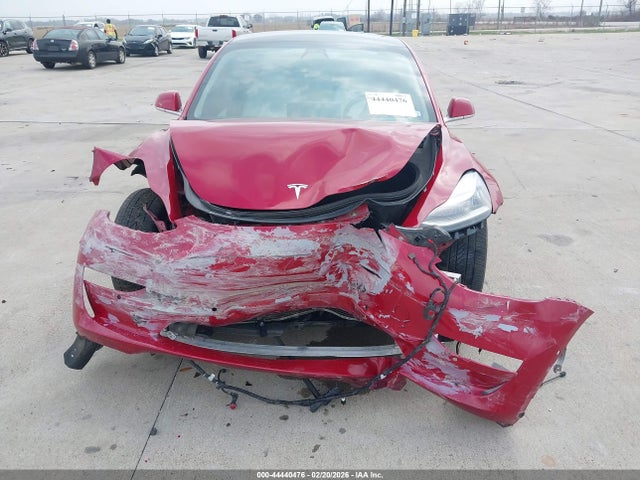 5YJ3E1EA2KF413211 Tesla MODEL 3