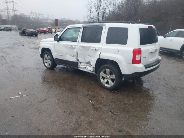 2015 Jeep Patriot Latitude მანქანა იყიდება აუქციონზე, vin: 1C4NJRFBXFD396195, აუქციონის ნომერი: 44440561