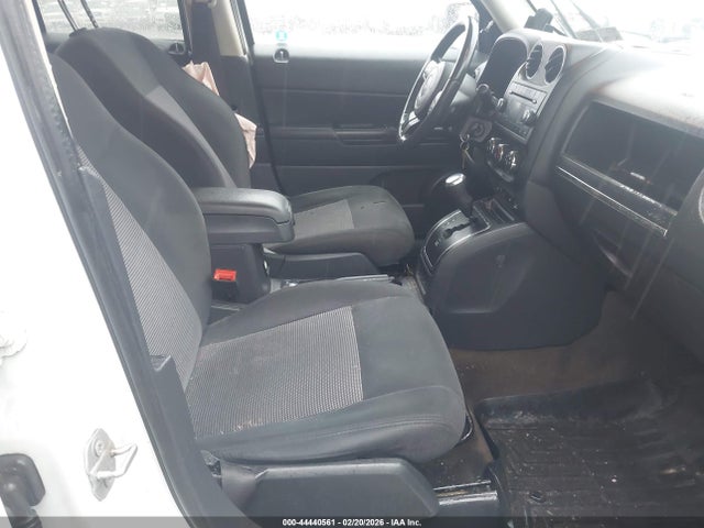 2015 Jeep Patriot Latitude მანქანა იყიდება აუქციონზე, vin: 1C4NJRFBXFD396195, აუქციონის ნომერი: 44440561