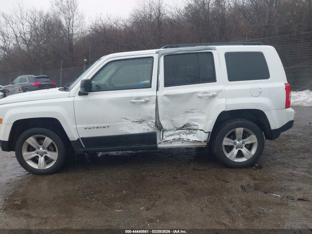 2015 Jeep Patriot Latitude მანქანა იყიდება აუქციონზე, vin: 1C4NJRFBXFD396195, აუქციონის ნომერი: 44440561