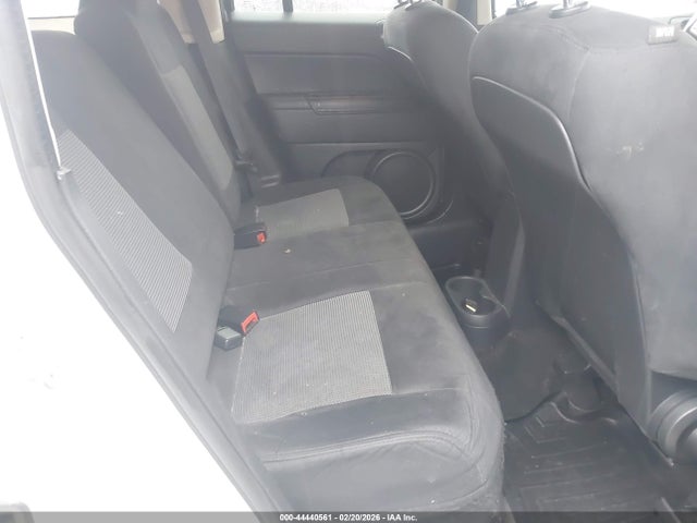 2015 Jeep Patriot Latitude მანქანა იყიდება აუქციონზე, vin: 1C4NJRFBXFD396195, აუქციონის ნომერი: 44440561