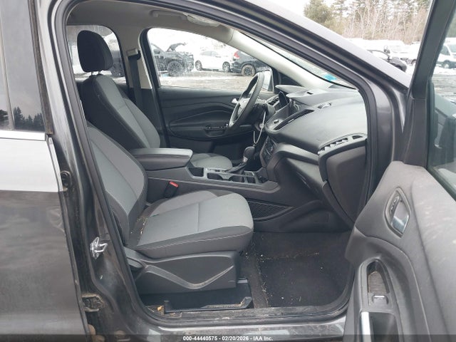 44440575 :رقم المزاد ، 1FMCU0GD2HUC27765 vin ، 2017 Ford Escape Se مزاد بيع