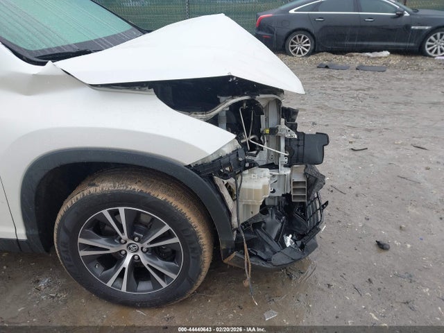 5TDZZRFH8KS297579 Toyota Highlander Le