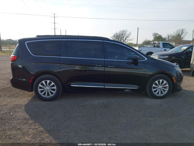 Продаж на аукціоні авто 2017 Chrysler Pacifica Touring-l, vin: 2C4RC1BG2HR739337, номер лоту: 44440671