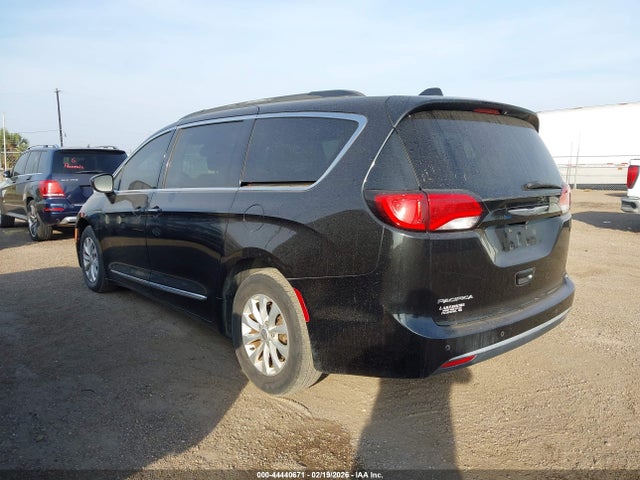 Продаж на аукціоні авто 2017 Chrysler Pacifica Touring-l, vin: 2C4RC1BG2HR739337, номер лоту: 44440671