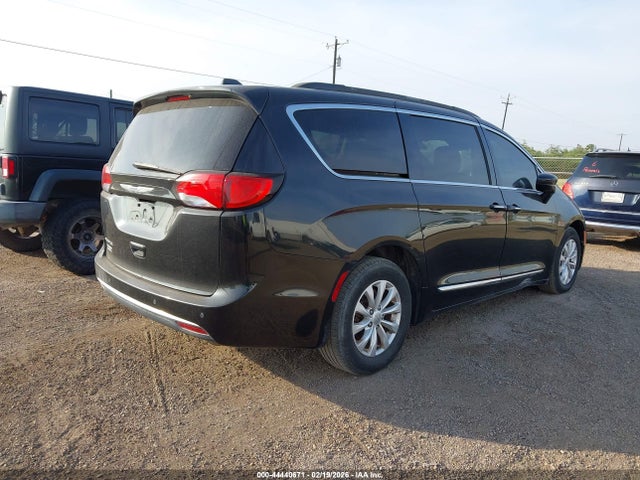 Продаж на аукціоні авто 2017 Chrysler Pacifica Touring-l, vin: 2C4RC1BG2HR739337, номер лоту: 44440671