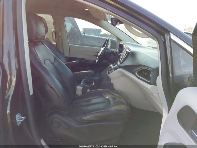 Продаж на аукціоні авто 2017 Chrysler Pacifica Touring-l, vin: 2C4RC1BG2HR739337, номер лоту: 44440671