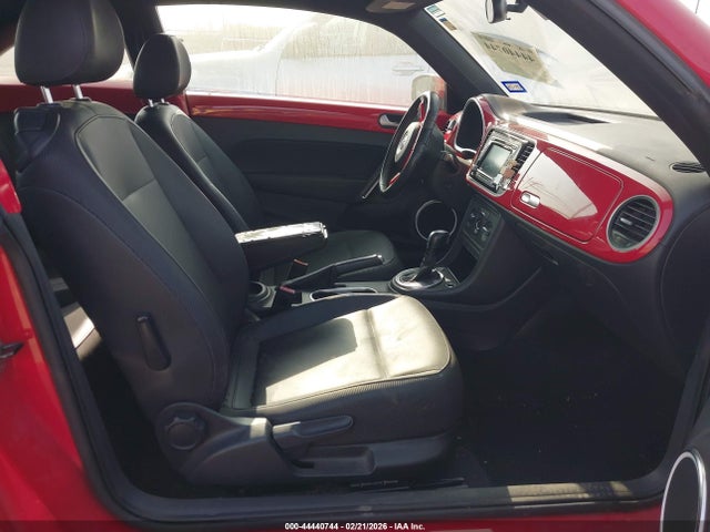44440744 :رقم المزاد ، 3VWJX7AT1DM681576 vin ، 2013 Volkswagen Beetle 2.5l مزاد بيع