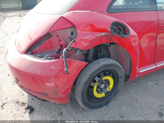 44440744 :رقم المزاد ، 3VWJX7AT1DM681576 vin ، 2013 Volkswagen Beetle 2.5l مزاد بيع