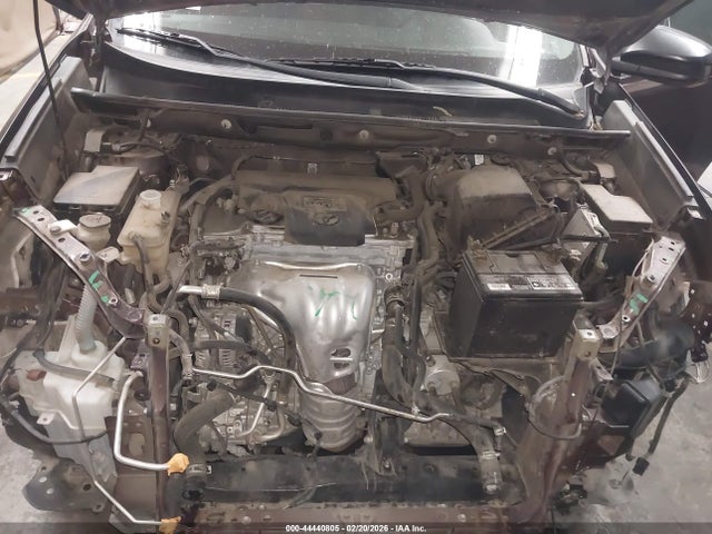 2T3ZFREV1GW256412 Toyota RAV4 LE