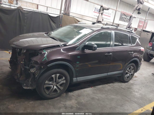 2T3ZFREV1GW256412 Toyota RAV4 LE
