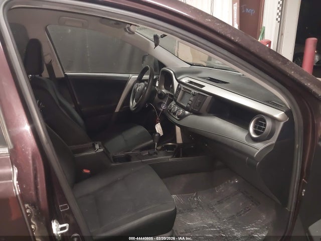 2T3ZFREV1GW256412 Toyota RAV4 LE