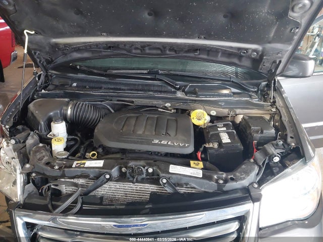 2016 Chrysler Town & Country Touring მანქანა იყიდება აუქციონზე, vin: 2C4RC1BG0GR135445, აუქციონის ნომერი: 44440941
