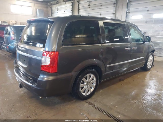 2016 Chrysler Town & Country Touring მანქანა იყიდება აუქციონზე, vin: 2C4RC1BG0GR135445, აუქციონის ნომერი: 44440941