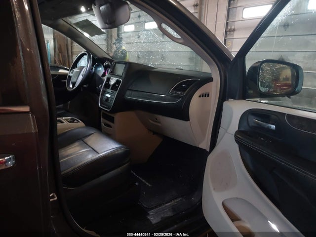 2016 Chrysler Town & Country Touring მანქანა იყიდება აუქციონზე, vin: 2C4RC1BG0GR135445, აუქციონის ნომერი: 44440941