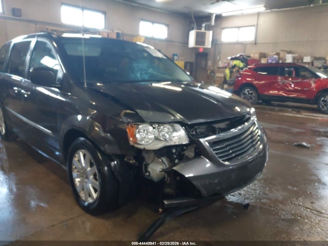 2016 Chrysler Town & Country Touring მანქანა იყიდება აუქციონზე, vin: 2C4RC1BG0GR135445, აუქციონის ნომერი: 44440941