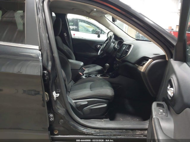1C4PJMCS5GW372232 Jeep Cherokee Latitude