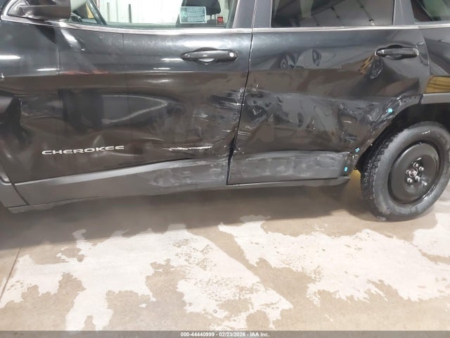 1C4PJMCS5GW372232 Jeep Cherokee Latitude