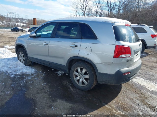 2013 KIA SORENTO 5XYKT3A12DG358595 Photo 2