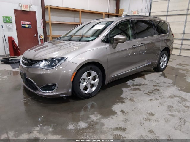 Chrysler Pacifica Touring-l Plus 2017 2C4RC1EG6HR811488 Image 2
