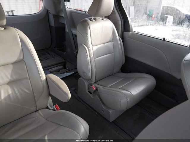 5TDDK3DC6FS111580 Toyota Sienna Xle 7 Passenger
