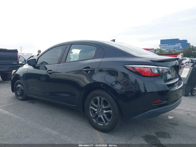 3MYDLBYVXKY501833 Toyota YARIS LE