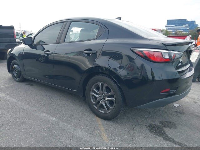 3MYDLBYVXKY501833 Toyota YARIS LE