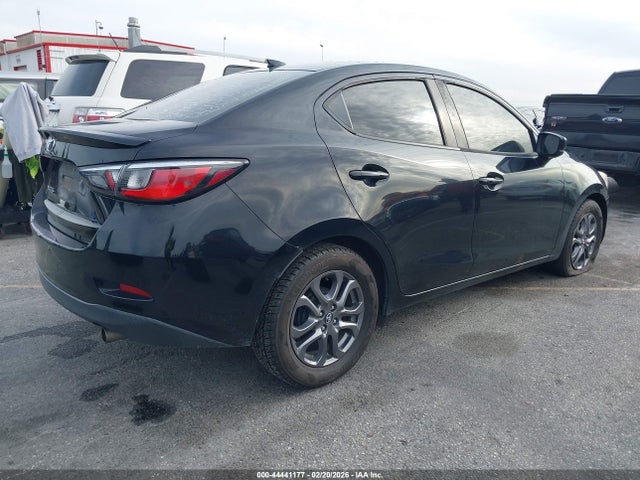 3MYDLBYVXKY501833 Toyota YARIS LE