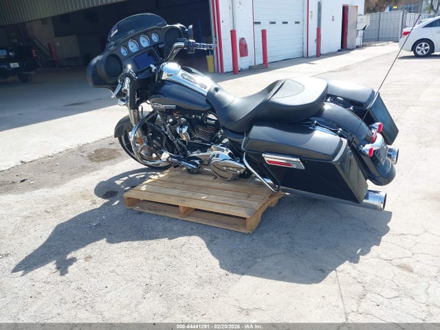 2023 HARLEY-DAVIDSON FLHX 1HD1KBC13PB660254 Photo 2