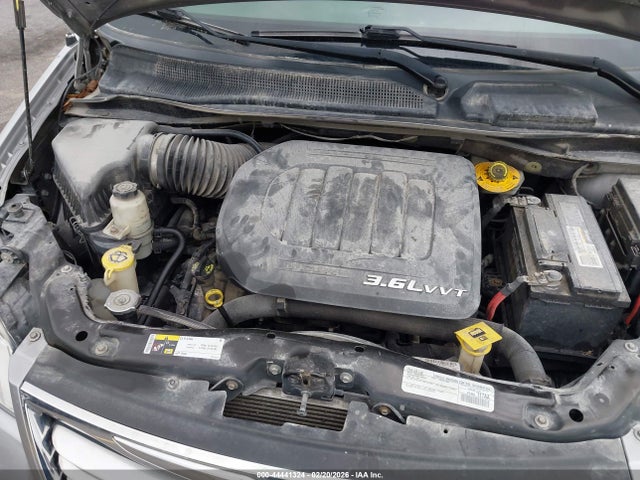 2015 Chrysler Town & Country Touring მანქანა იყიდება აუქციონზე, vin: 2C4RC1BG1FR752884, აუქციონის ნომერი: 44441324