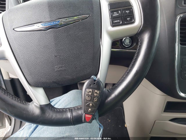2015 Chrysler Town & Country Touring მანქანა იყიდება აუქციონზე, vin: 2C4RC1BG1FR752884, აუქციონის ნომერი: 44441324