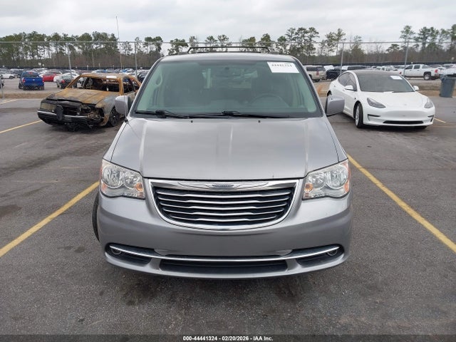 2015 Chrysler Town & Country Touring მანქანა იყიდება აუქციონზე, vin: 2C4RC1BG1FR752884, აუქციონის ნომერი: 44441324
