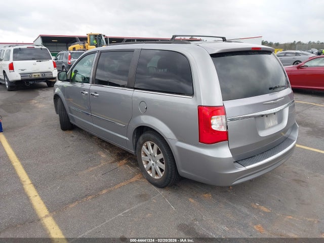 2015 Chrysler Town & Country Touring მანქანა იყიდება აუქციონზე, vin: 2C4RC1BG1FR752884, აუქციონის ნომერი: 44441324